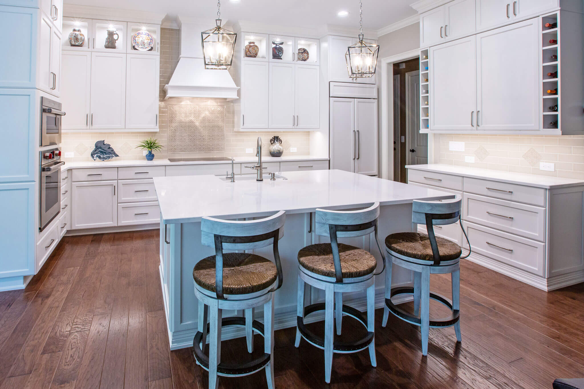 Silestone Calacatta Gold Counter Tops installed by Cheryl Pett Designs in Alpharetta Kitchen